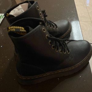 Dr. MARTENS : original, authentic. Black lace up size 5 U.S.